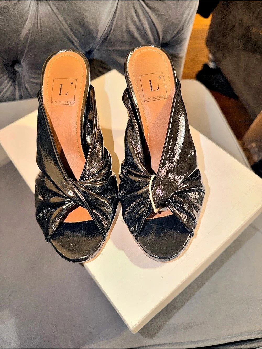 L'Autre Chose Black Twist Front Heels EU 361⁄2 Like New